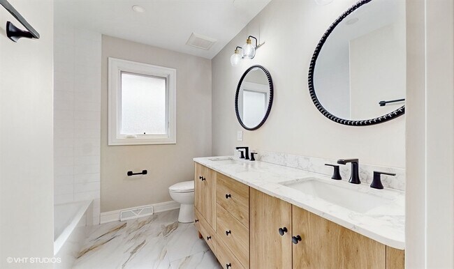 Building Photo - 15405 Tulip Ct