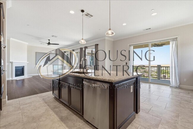 Building Photo - Executive Gated Rental with Stunning Views & Solar!