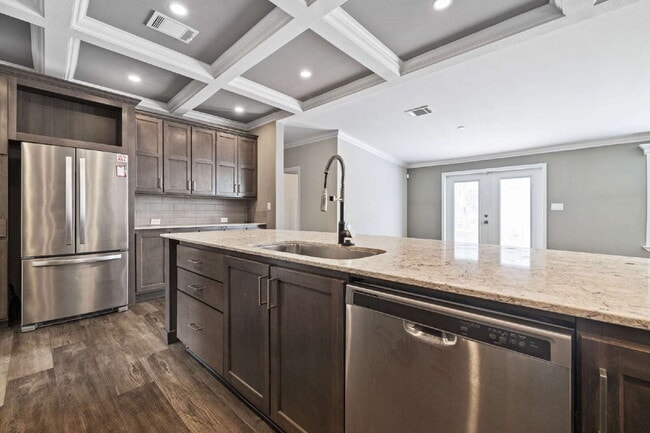 Building Photo - "Spacious 4-Bedroom Retreat with 3400 Sq Ft of Comfort in Gibsonton, FL!"