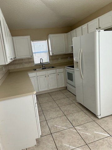 Kitchen - 19 Wood Arbor Ln