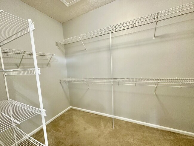 Building Photo - Outstanding Two Bedroom Home in Sun City!