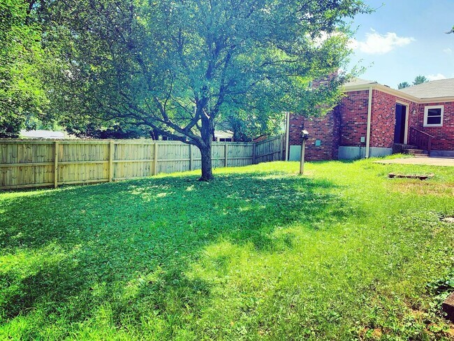 Building Photo - Charming Brick Ranch with Modern Updates in Bluegrass Fields