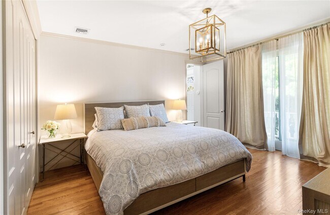 Building Photo - 7 Stillwaters Ln