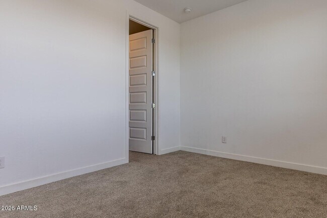 Building Photo - 9115 W Glenrosa Ave