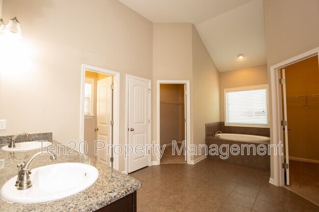 Building Photo - 2510 Ridgewood Way