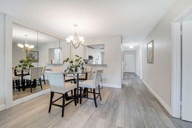 Building Photo - 5890 Sugar Palm Ct