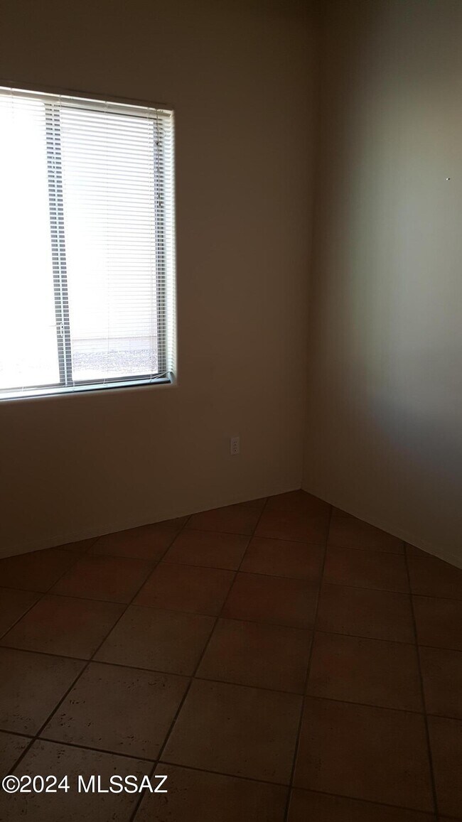 Building Photo - 13660 E High Plains Ranch St