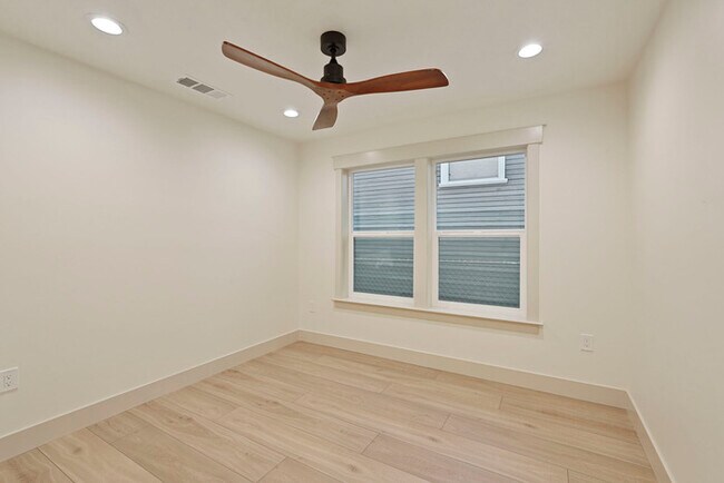 Building Photo - Beautiful 2 bedroom 1 Bathroom for rent in North Oak Park! Close to UC Davis and McGeorge Law
