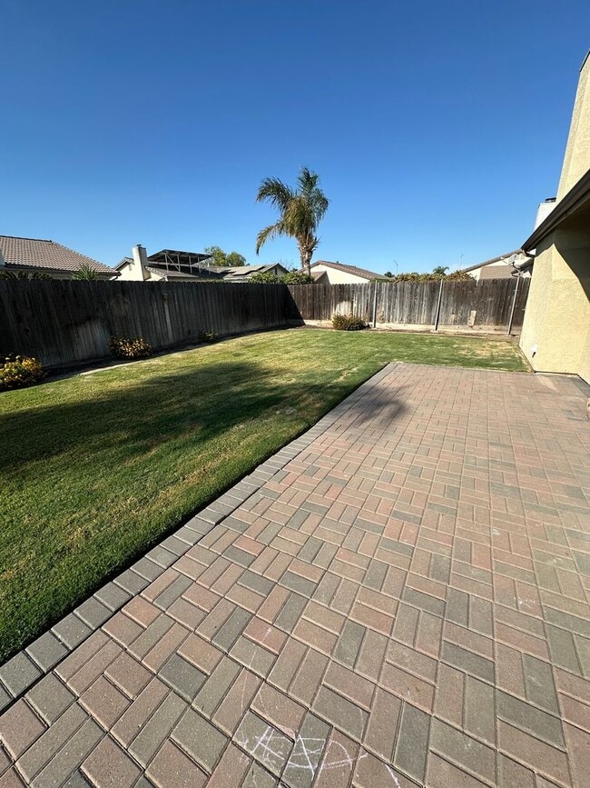 Building Photo - Price drop!!