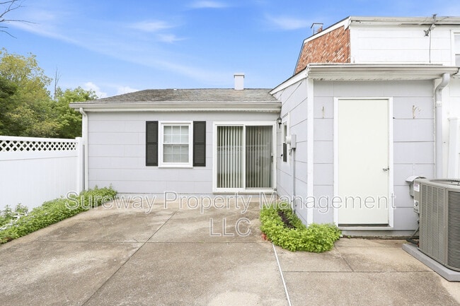 Building Photo - 17 Farragut Ct