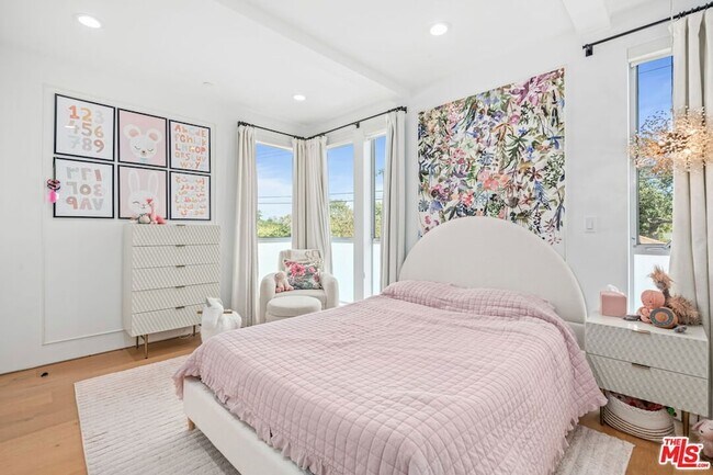 Building Photo - 2736 Armacost Ave