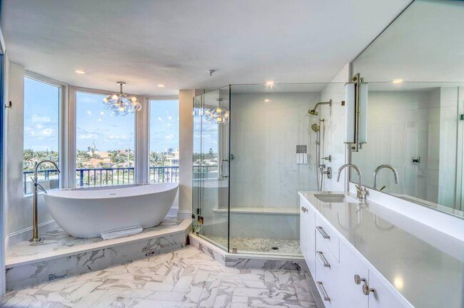 Building Photo - 570 Ocean Dr