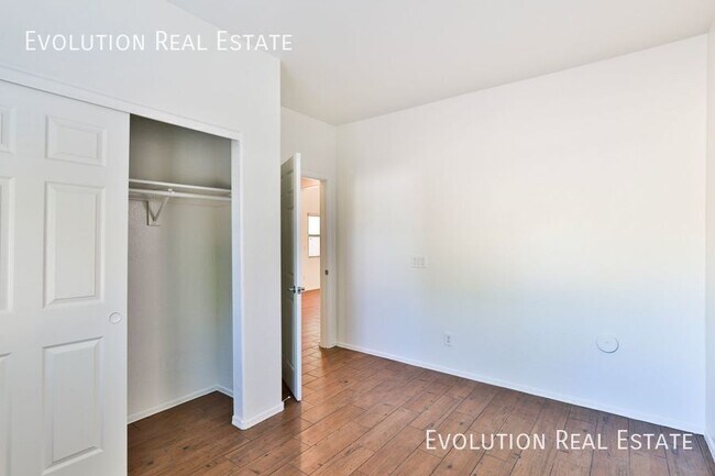 Building Photo - 4616 E Laurel Ct