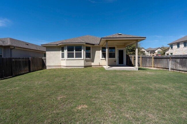 Building Photo - Dripping Springs Charmer