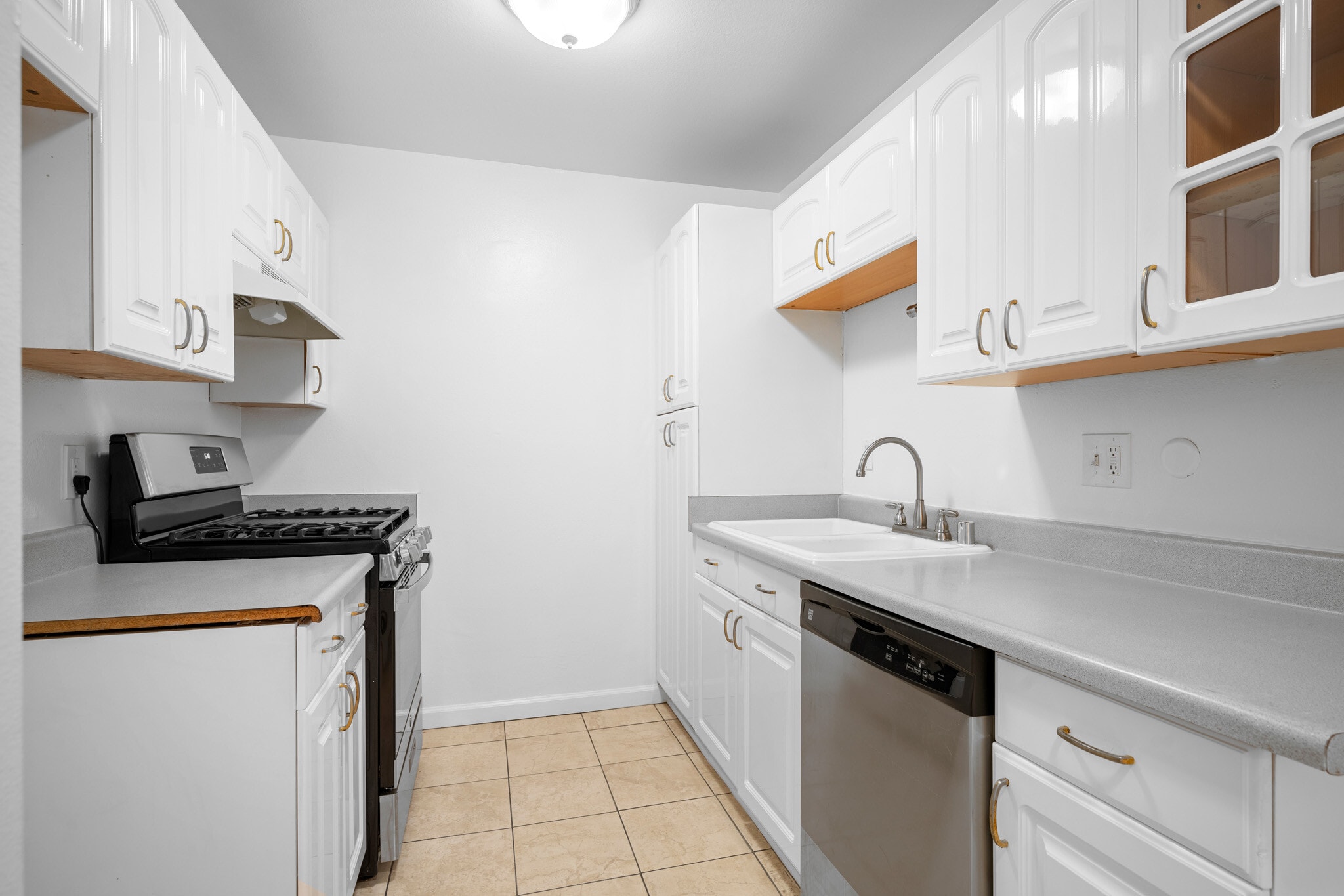 Building Photo - 409 Burchett St