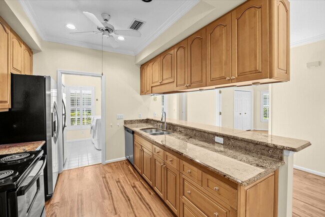 Building Photo - 7362 Pine Creek Way