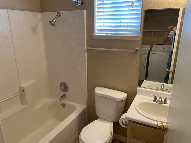 Building Photo - Summerlin Duplex. Balcony. Upgraded appliances.