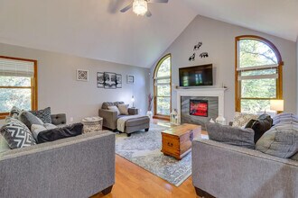 Building Photo - 1530 Wooded Acres Dr