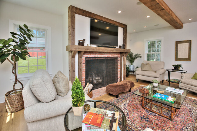 Building Photo - 55 Kings Hwy N