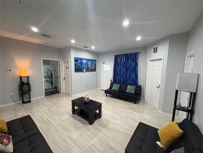 Building Photo - 3715 Valley Tree Dr