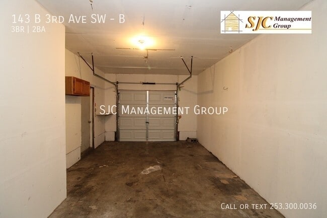 Building Photo - 143 3rd Ave SW