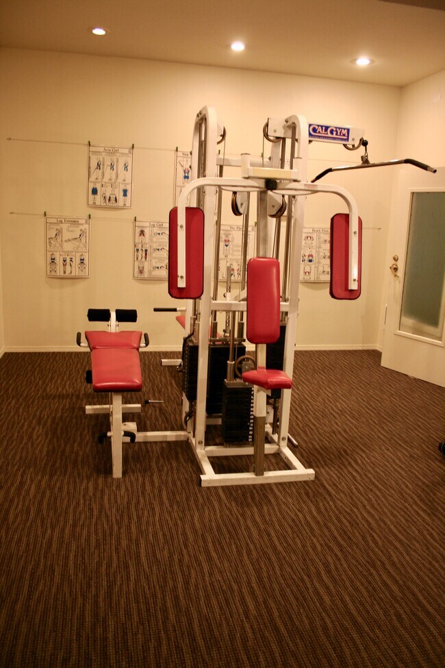 Building Photo - 3028 Western Ave