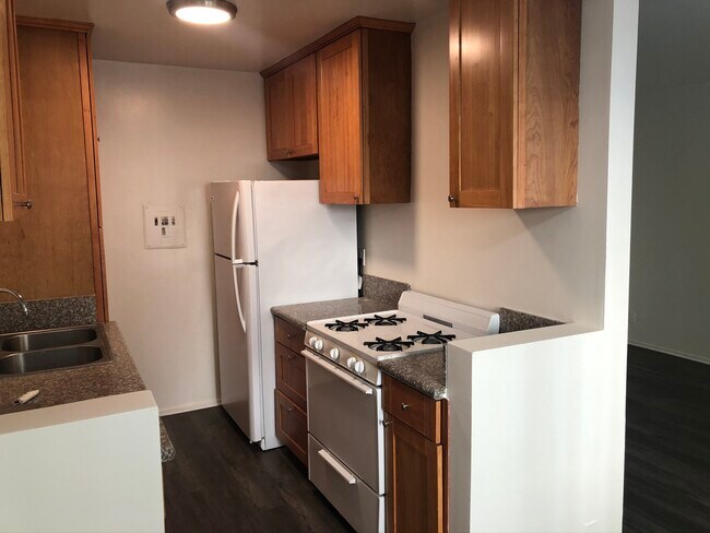 Building Photo - 3731 Mentone Ave