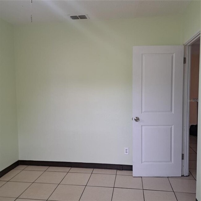 Building Photo - 627 61st Ave S