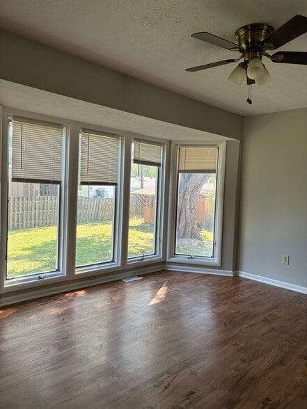 Building Photo - 1632 Oakmont Ln
