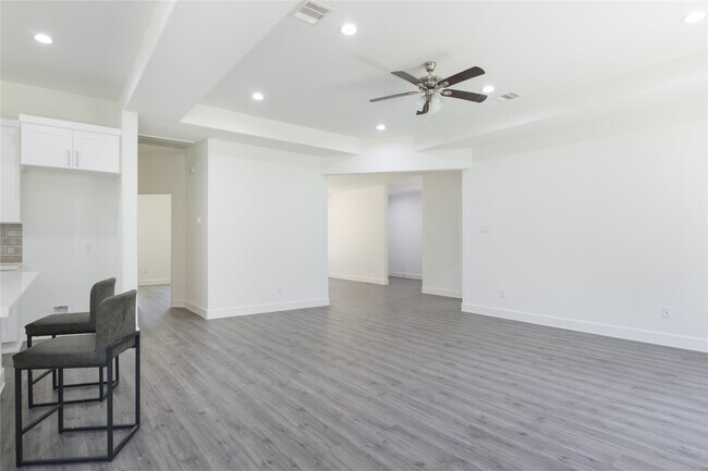 Building Photo - 336 Autumn Ln