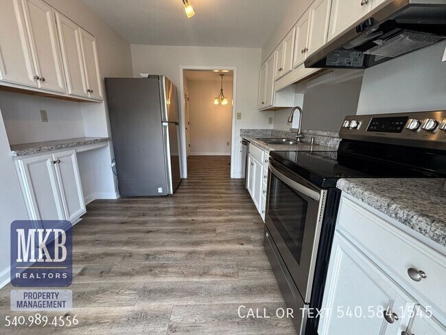 Building Photo - 2527 Gatehouse Ln