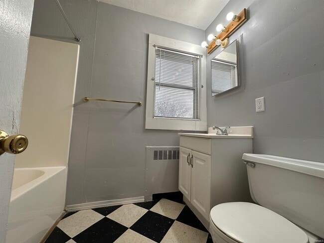 Building Photo - 909 Lincoln Ave