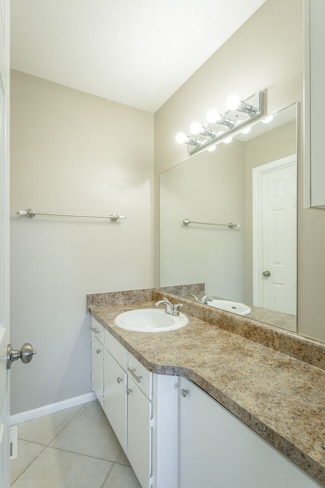 Building Photo - 741 S Germantown Cir