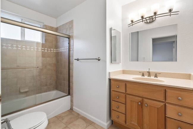 Building Photo - Spacious 3-Bedroom Daly City Home – Prime ...