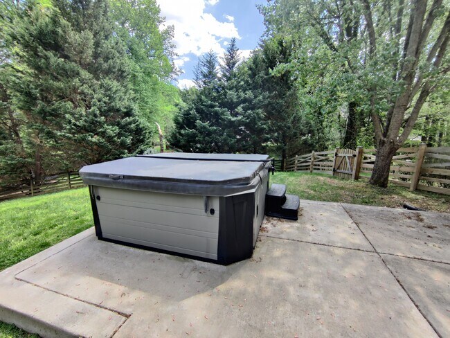 Building Photo - 7500 Tahoe Ct