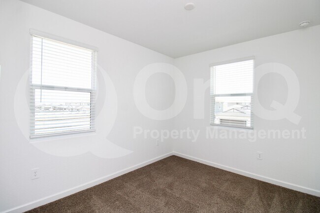 Building Photo - 2079 W Sable Ave