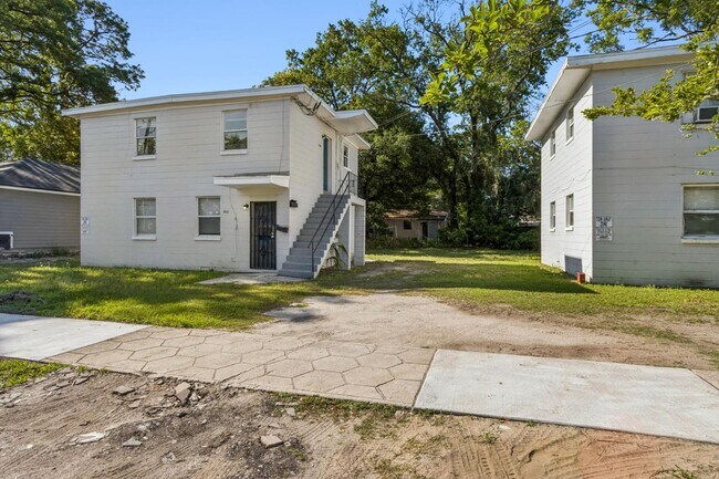 Building Photo - 1104 W 29th St