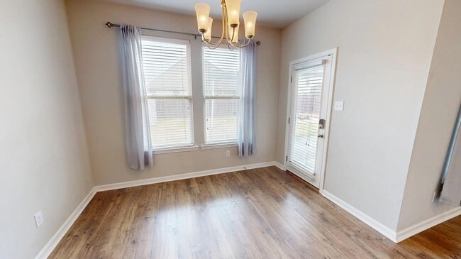 Building Photo - 3139 Crest Ln