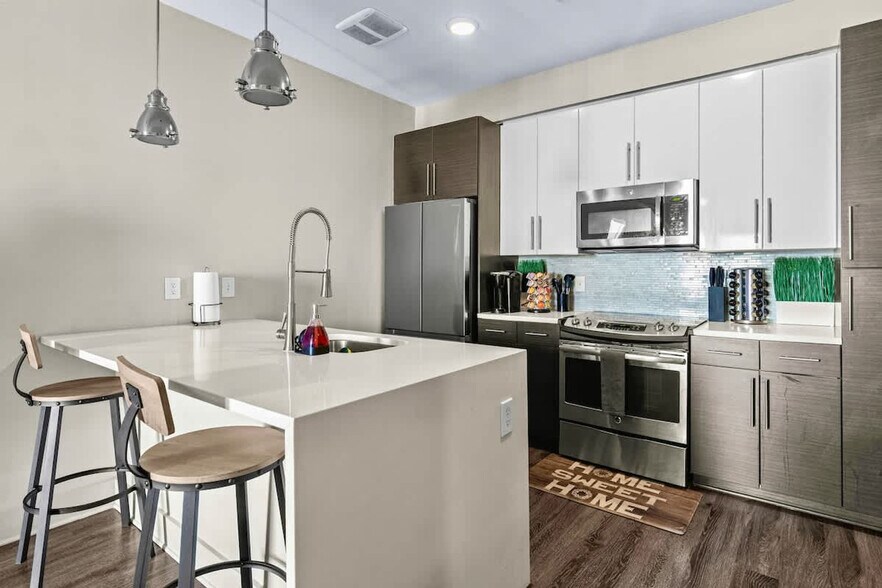 Building Photo - 455 14th St NW