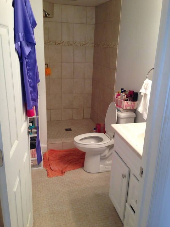 Building Photo - Luxury Rental - South Side