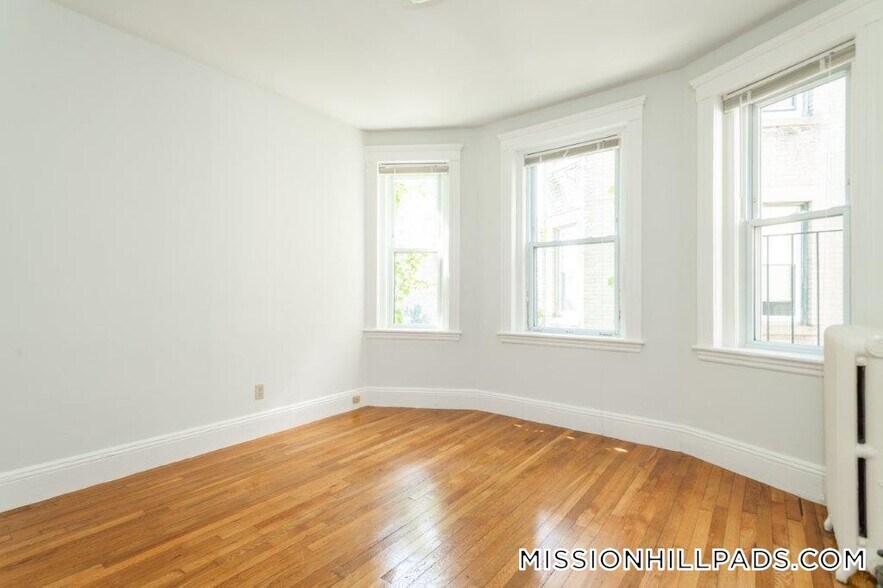 Building Photo - 49 Worthington St