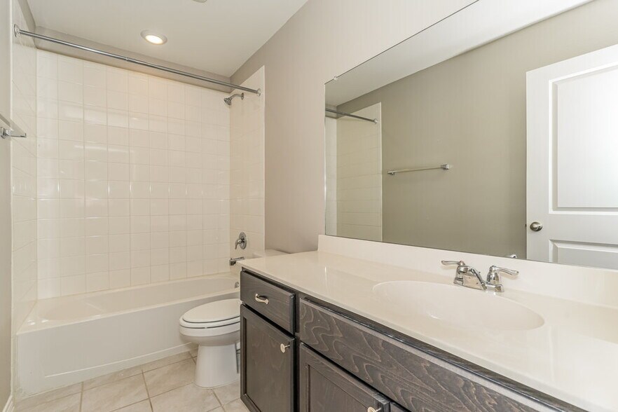 Building Photo - 820 Horton St