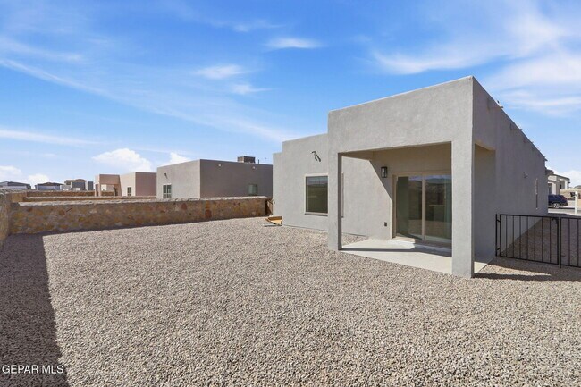 Building Photo - 15052 Destination Ave