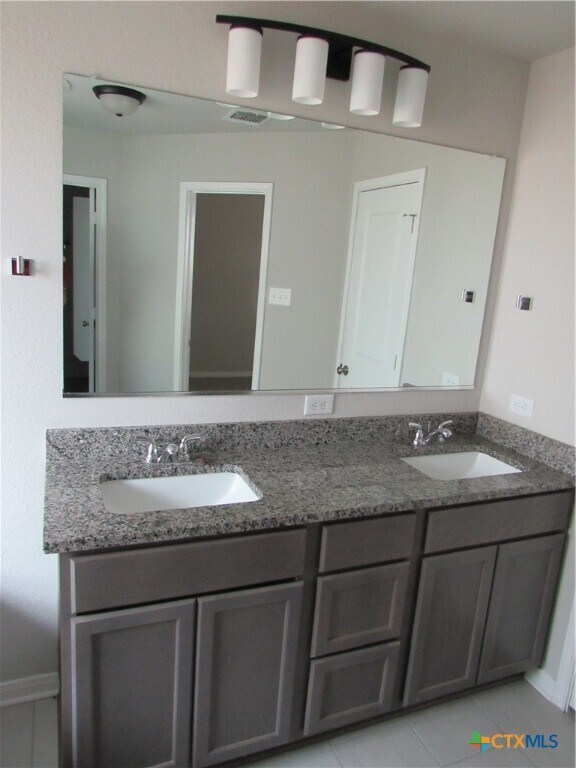 Building Photo - 10018 Kensley Rose Dr