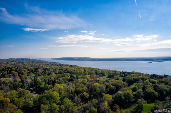 Building Photo - 4 Glenwolde Park