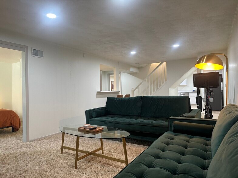 Building Photo - 6526 S Elizabeth Way