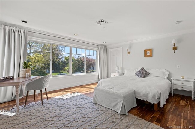 Building Photo - 80 Soundview Dr