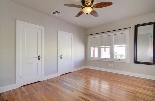 Building Photo - 1310 W Lynwood St