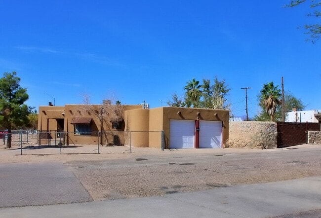 Building Photo - Charming 3-Bedroom Home for Rent in El Pas...