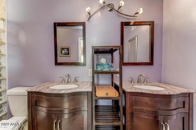 Building Photo - 137 E Fremont Dr